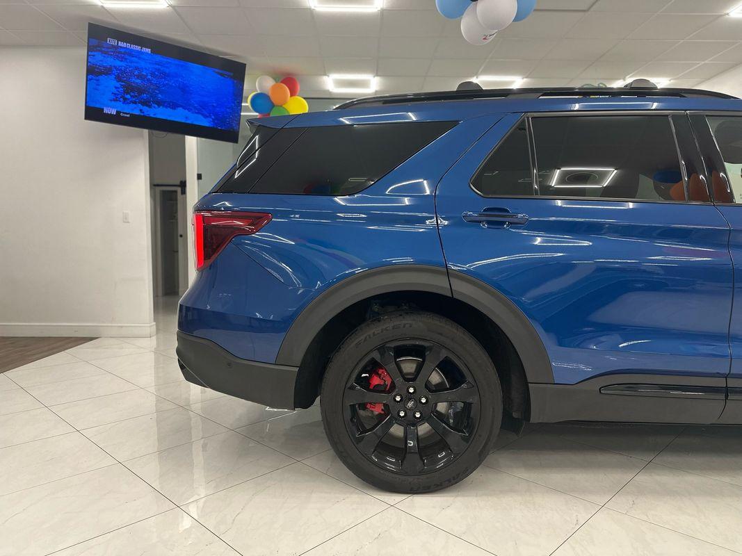 2020 Ford Explorer ST photo 3