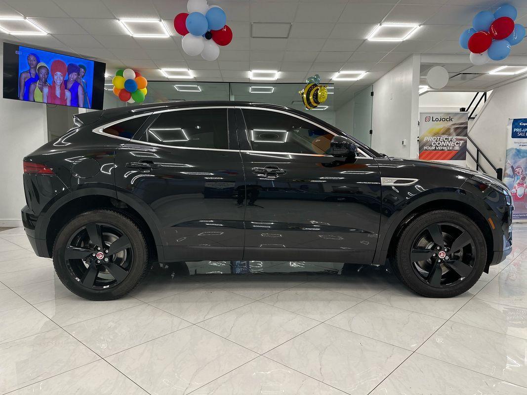 2022 Jaguar E-PACE P250 SE photo 4