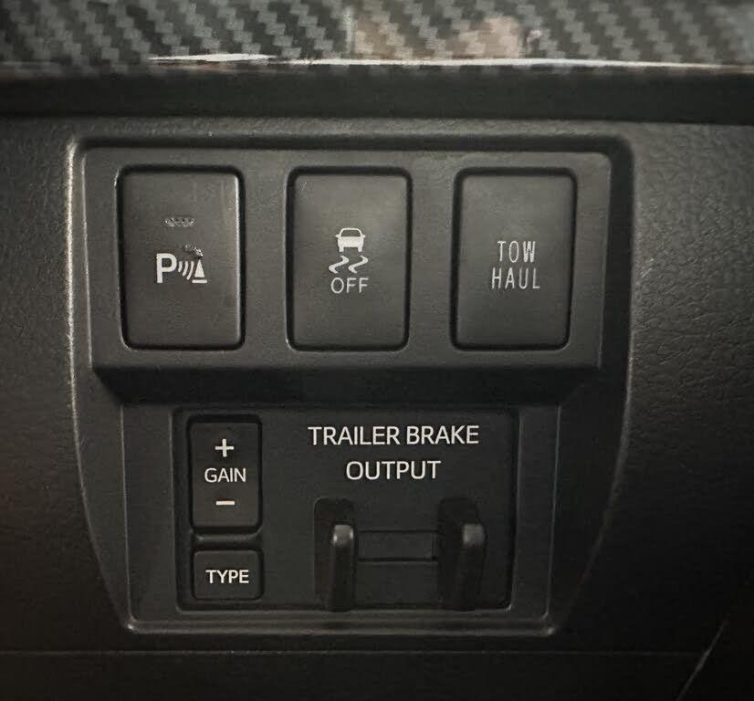 2016 Toyota Tundra SR5 CrewMax photo 23