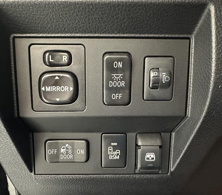 2016 Toyota Tundra SR5 CrewMax photo 24