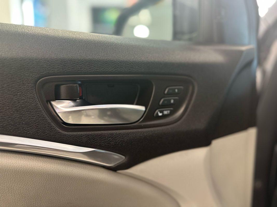 2017 Acura MDX SH-AWD Technology photo 25