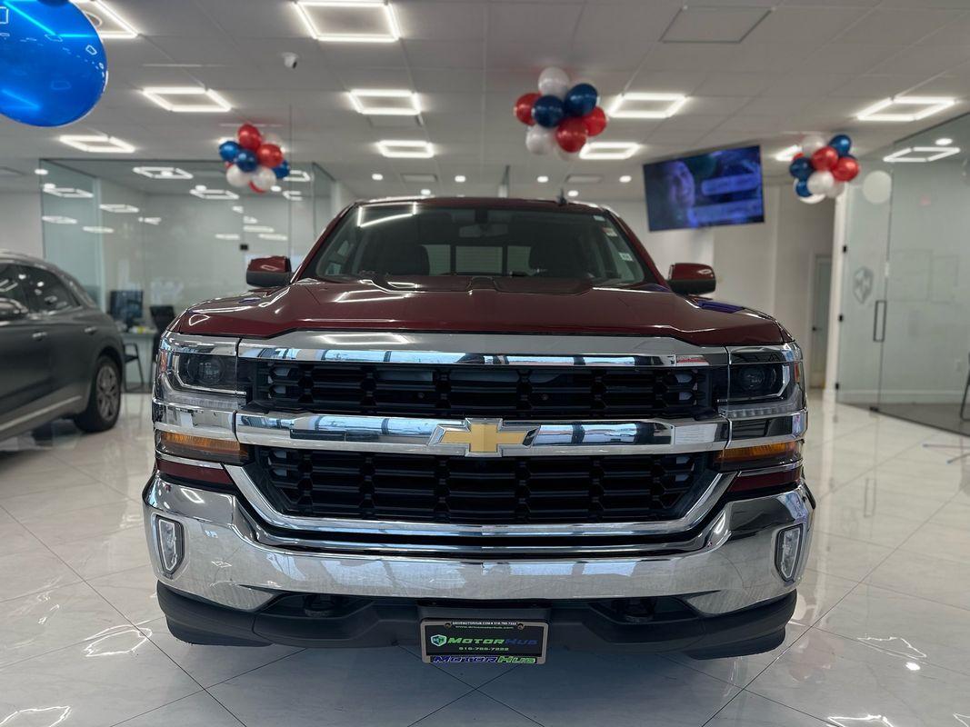 2017 Chevrolet Silverado 1500 LT photo 2