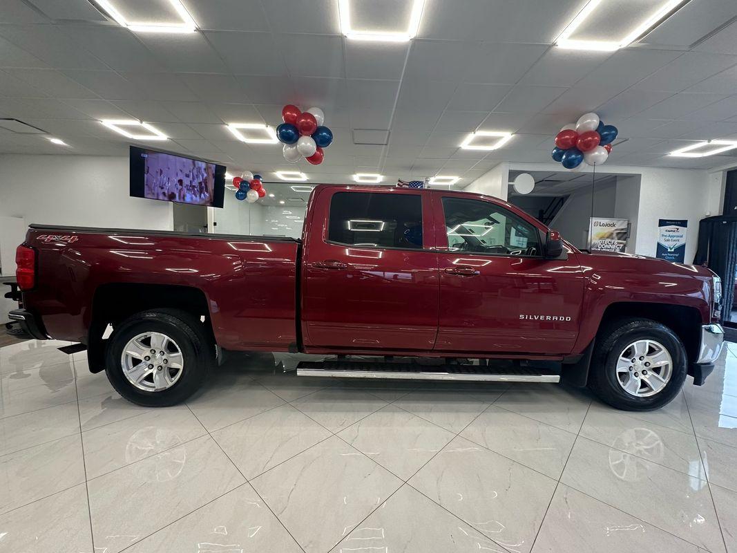 2017 Chevrolet Silverado 1500 LT photo 4