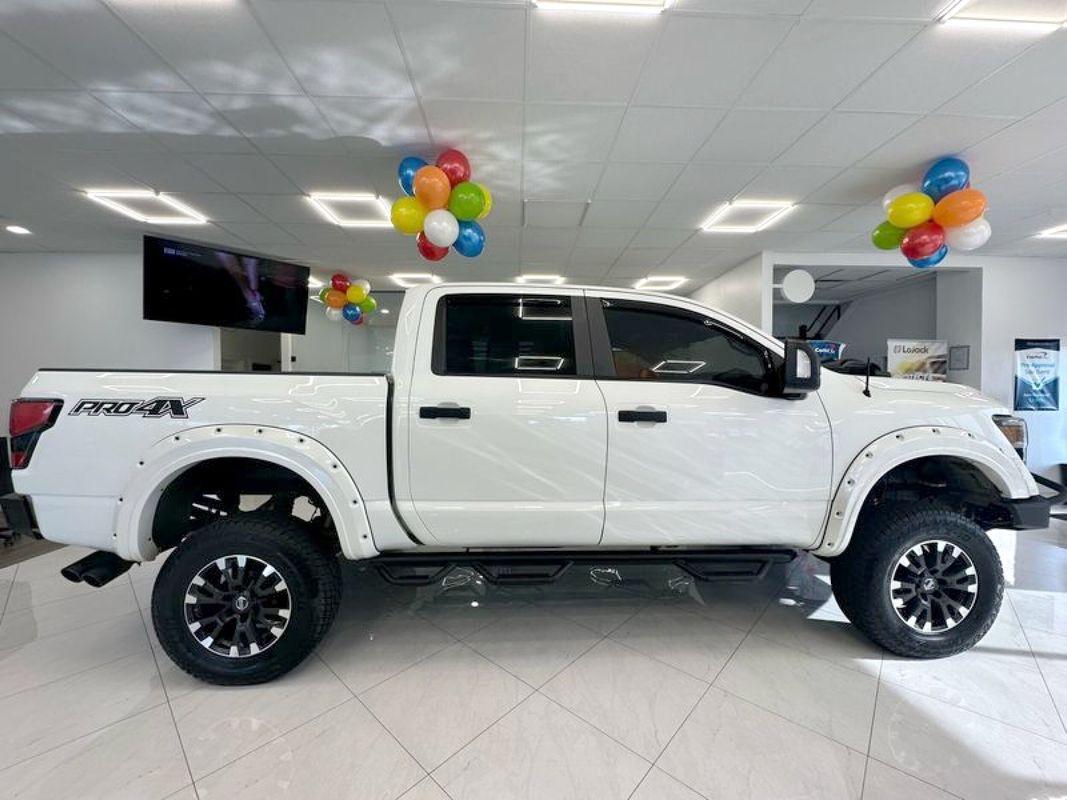 2019 Nissan Titan PRO-4X photo 2