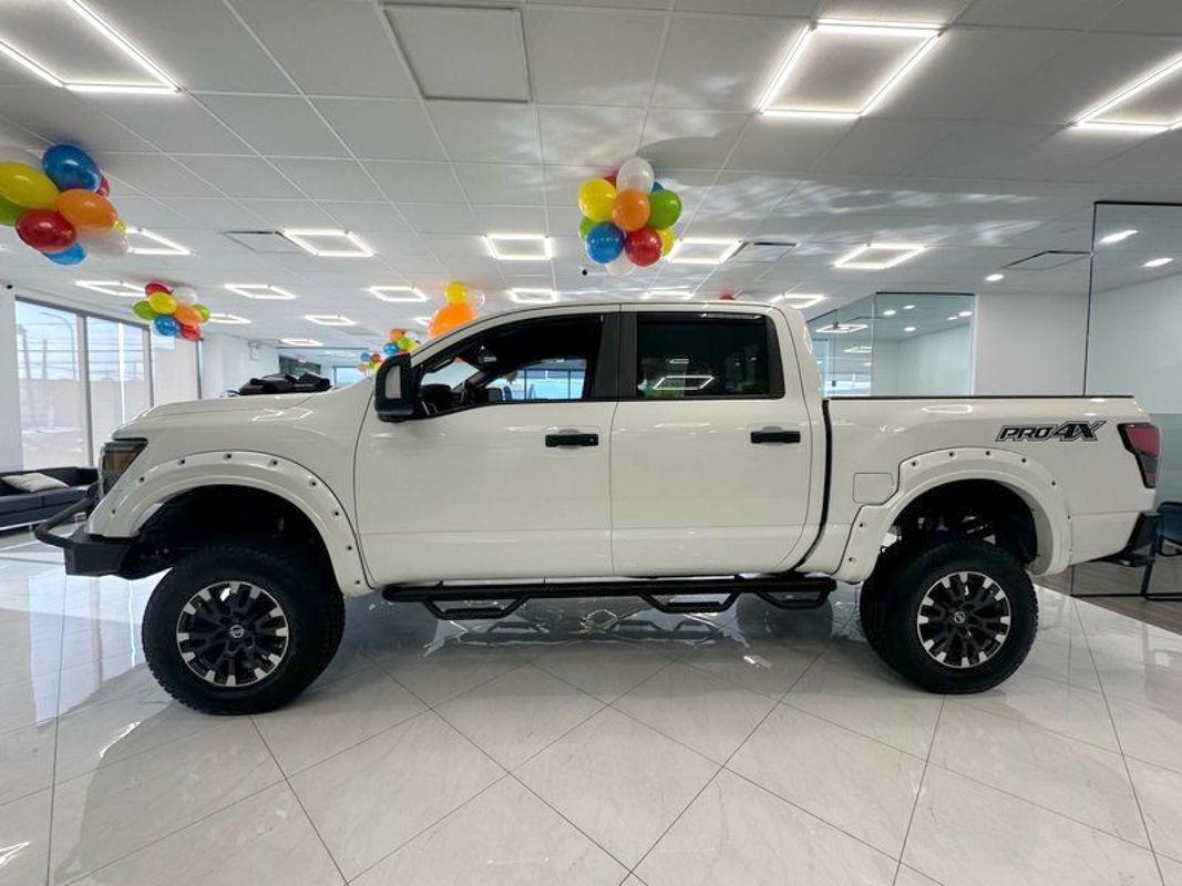 2019 Nissan Titan PRO-4X photo 3