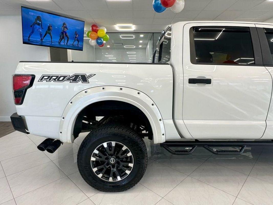 2019 Nissan Titan PRO-4X photo 4