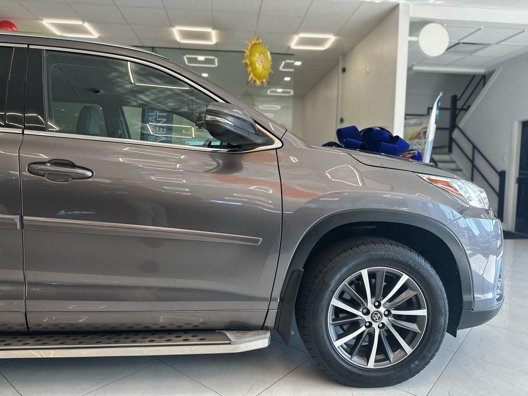 2017 Toyota Highlander XLE photo 4