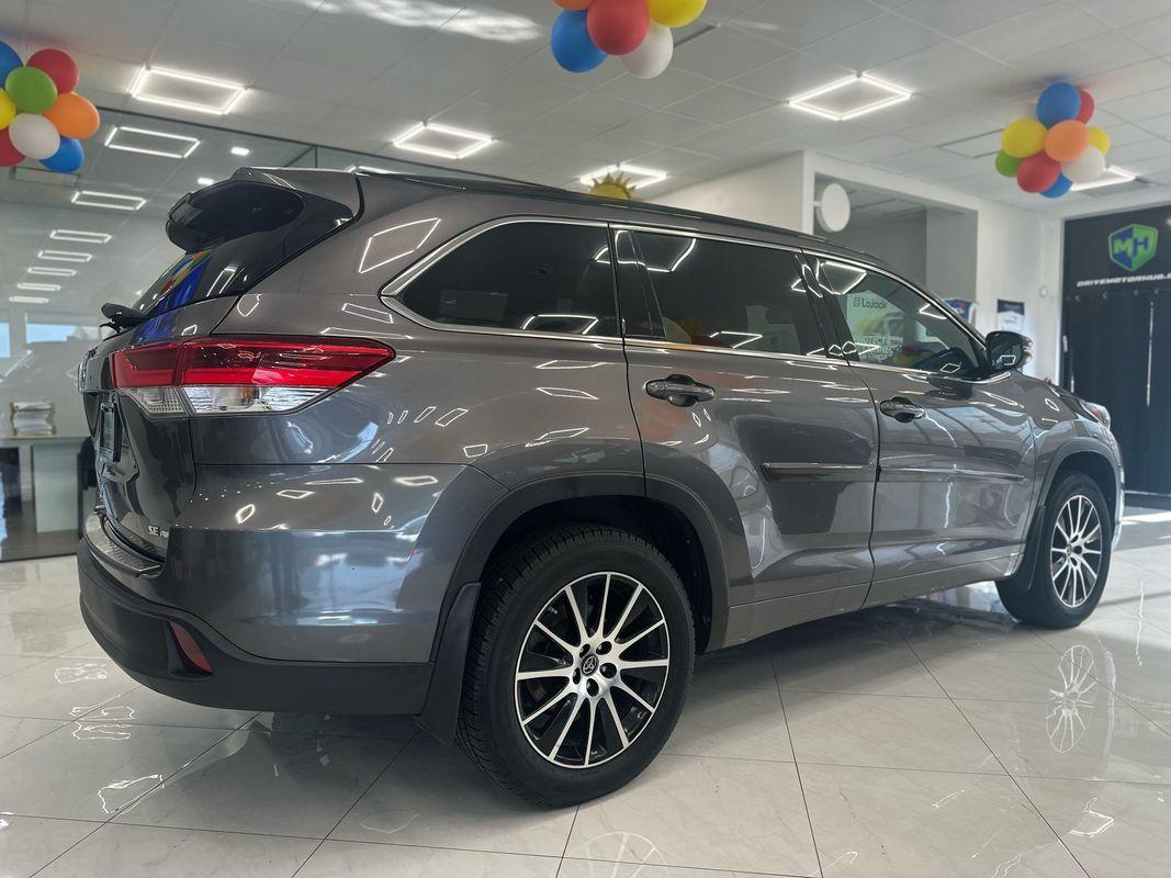 2018 Toyota Highlander SE photo 2