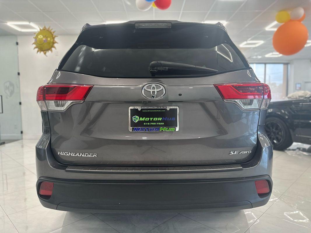 2018 Toyota Highlander SE photo 3