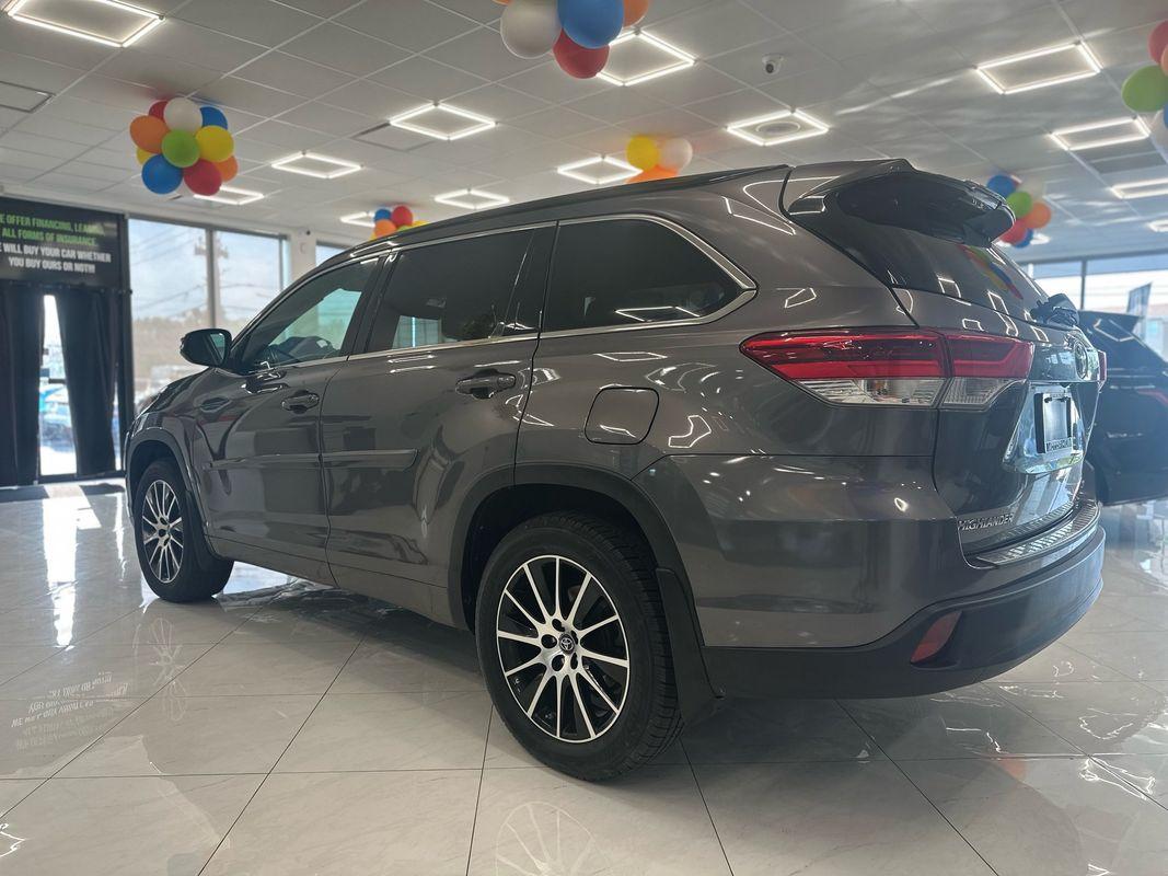 2018 Toyota Highlander SE photo 4