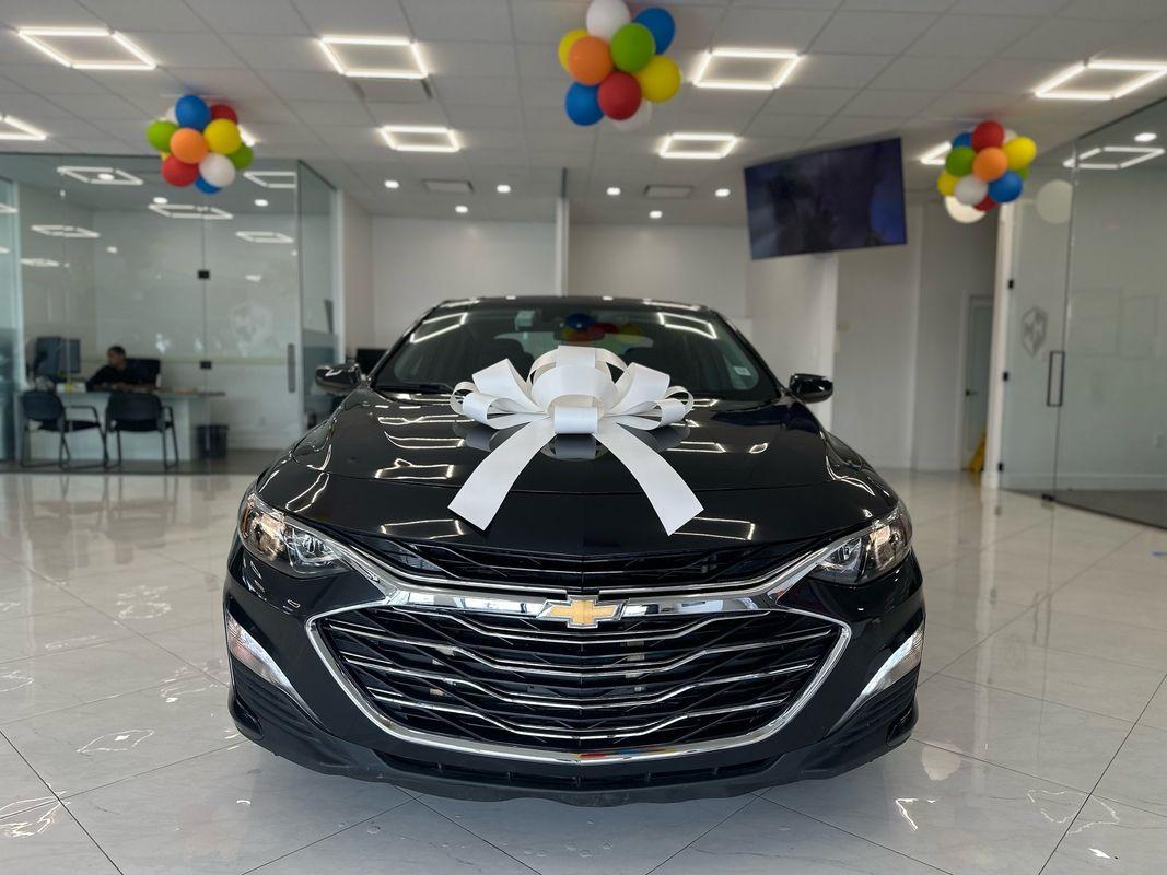 2023 Chevrolet Malibu 1LT photo 2