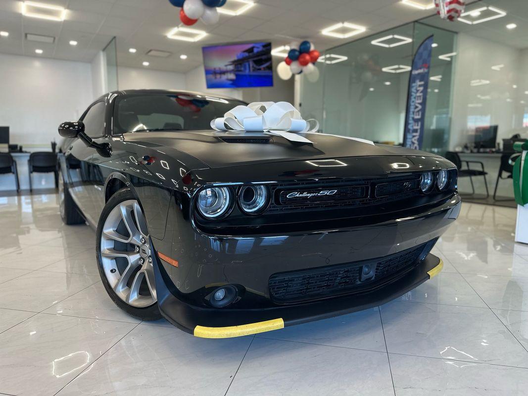2020 Dodge Challenger R/T photo 3