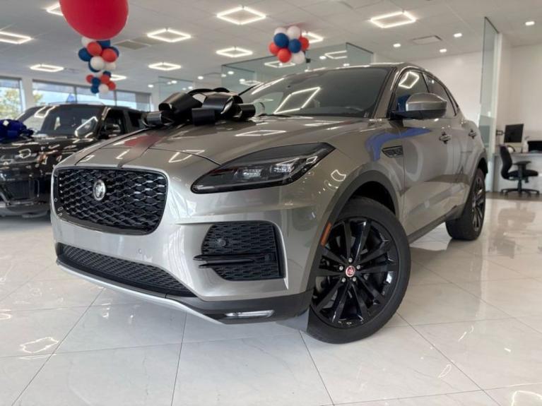 2022 Jaguar E-Pace SE's photo