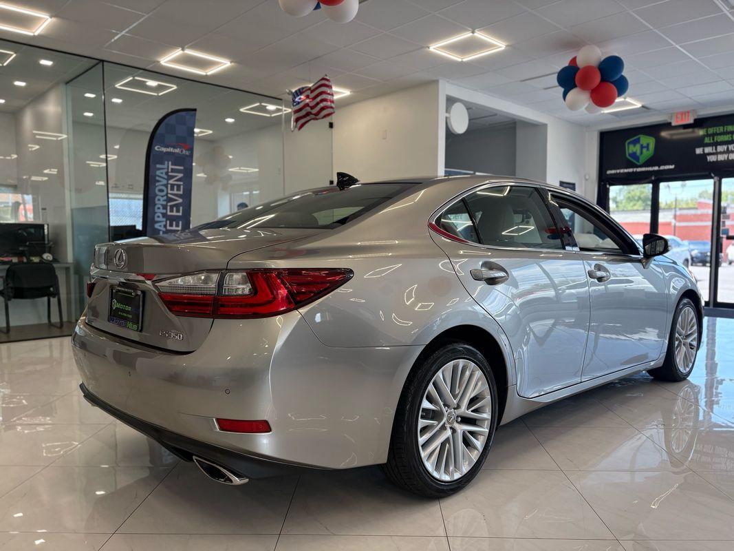 2016 Lexus ES 350 photo 10