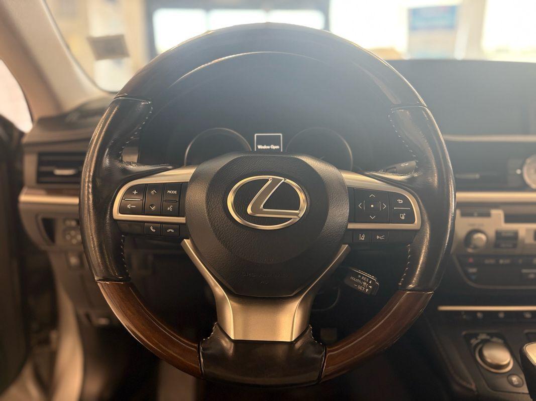 2016 Lexus ES 350 photo 15