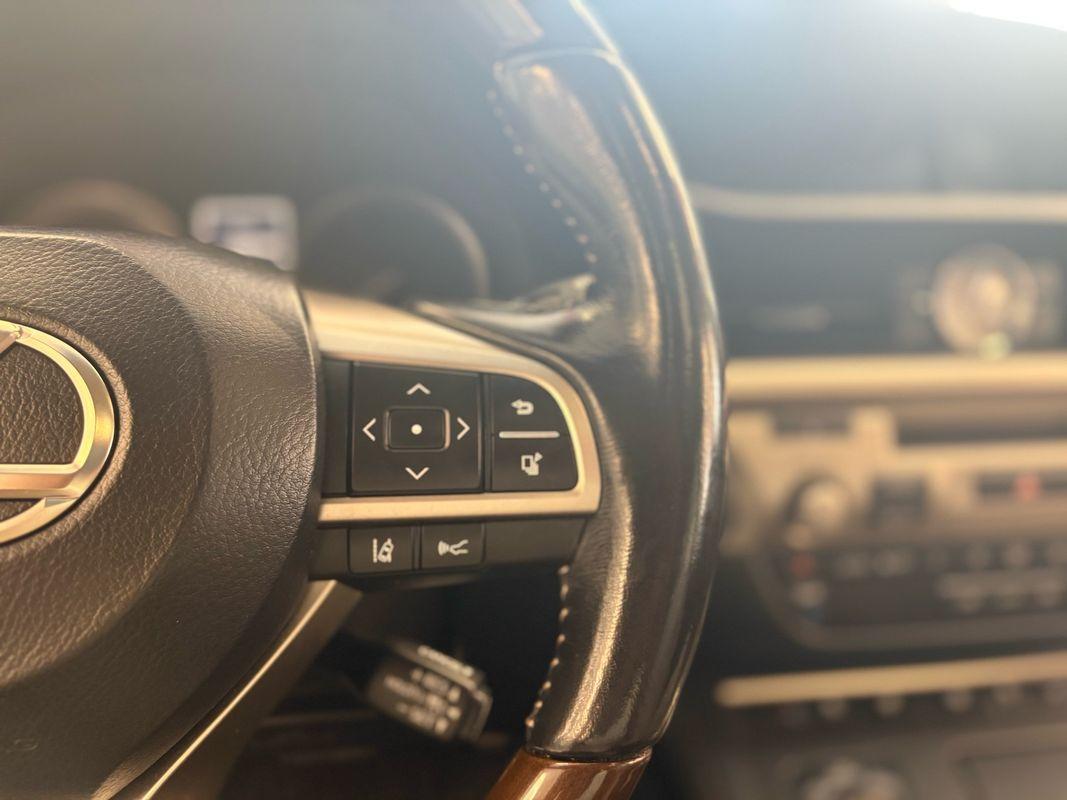 2016 Lexus ES 350 photo 17