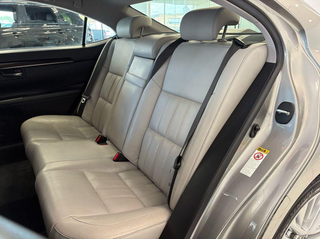 2016 Lexus ES 350 photo 20