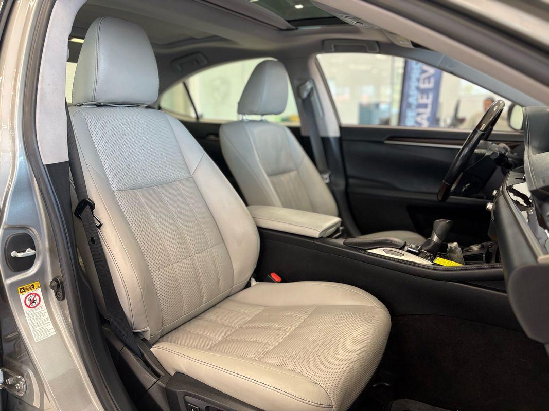 2016 Lexus ES 350 photo 21