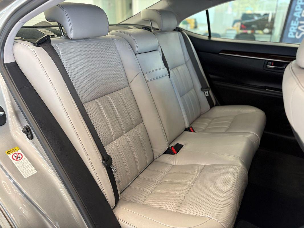 2016 Lexus ES 350 photo 22