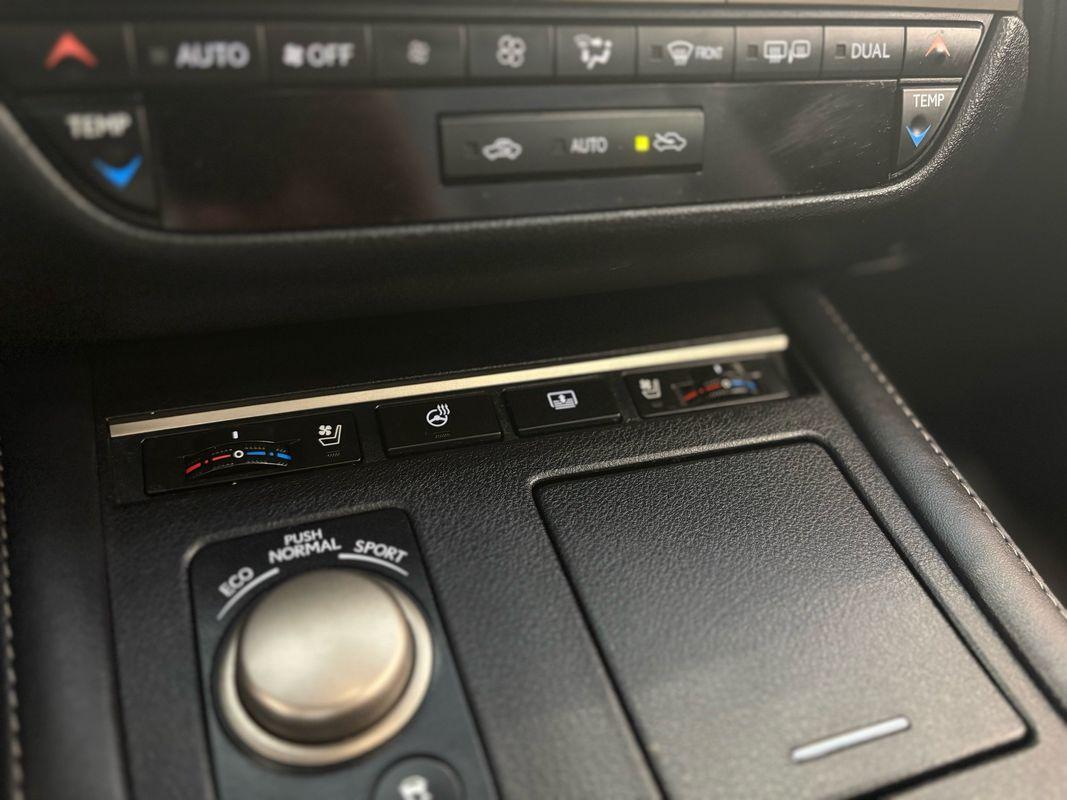 2016 Lexus ES 350 photo 32