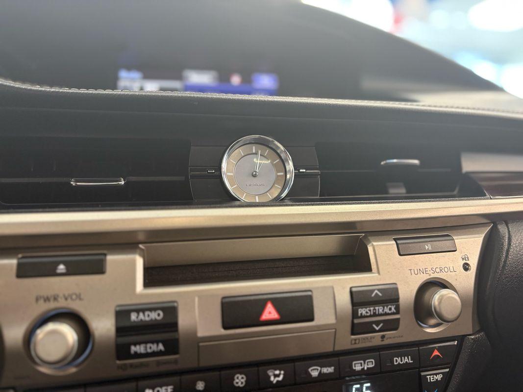 2016 Lexus ES 350 photo 34