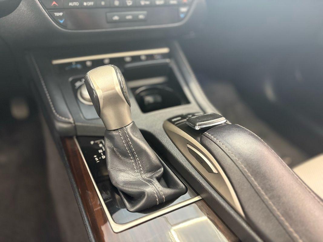 2016 Lexus ES 350 photo 35
