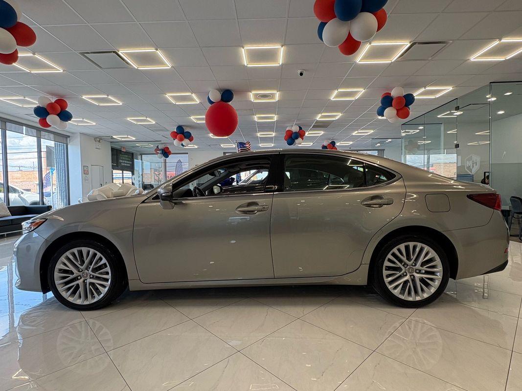 2016 Lexus ES 350 photo 2