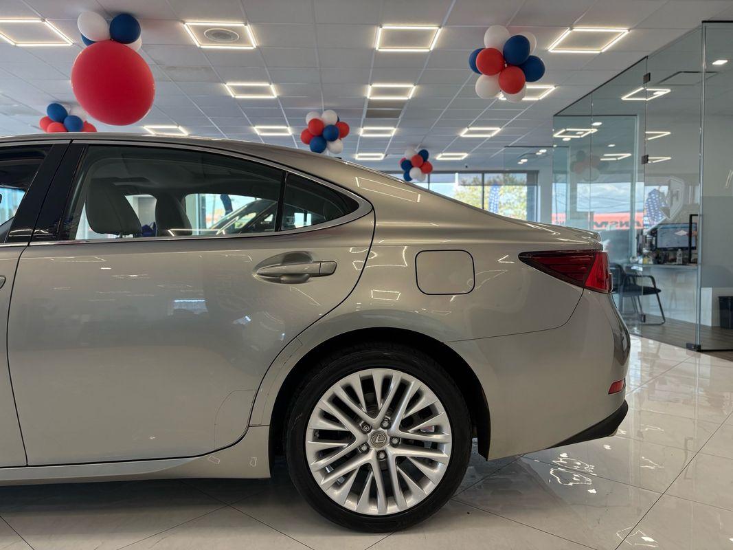2016 Lexus ES 350 photo 5