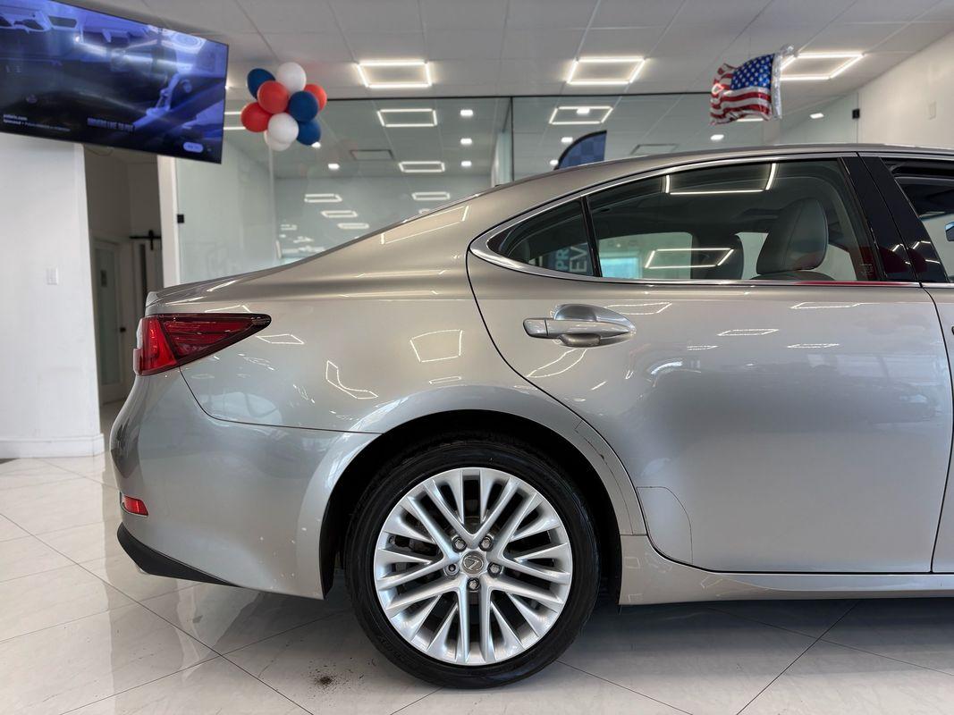 2016 Lexus ES 350 photo 6