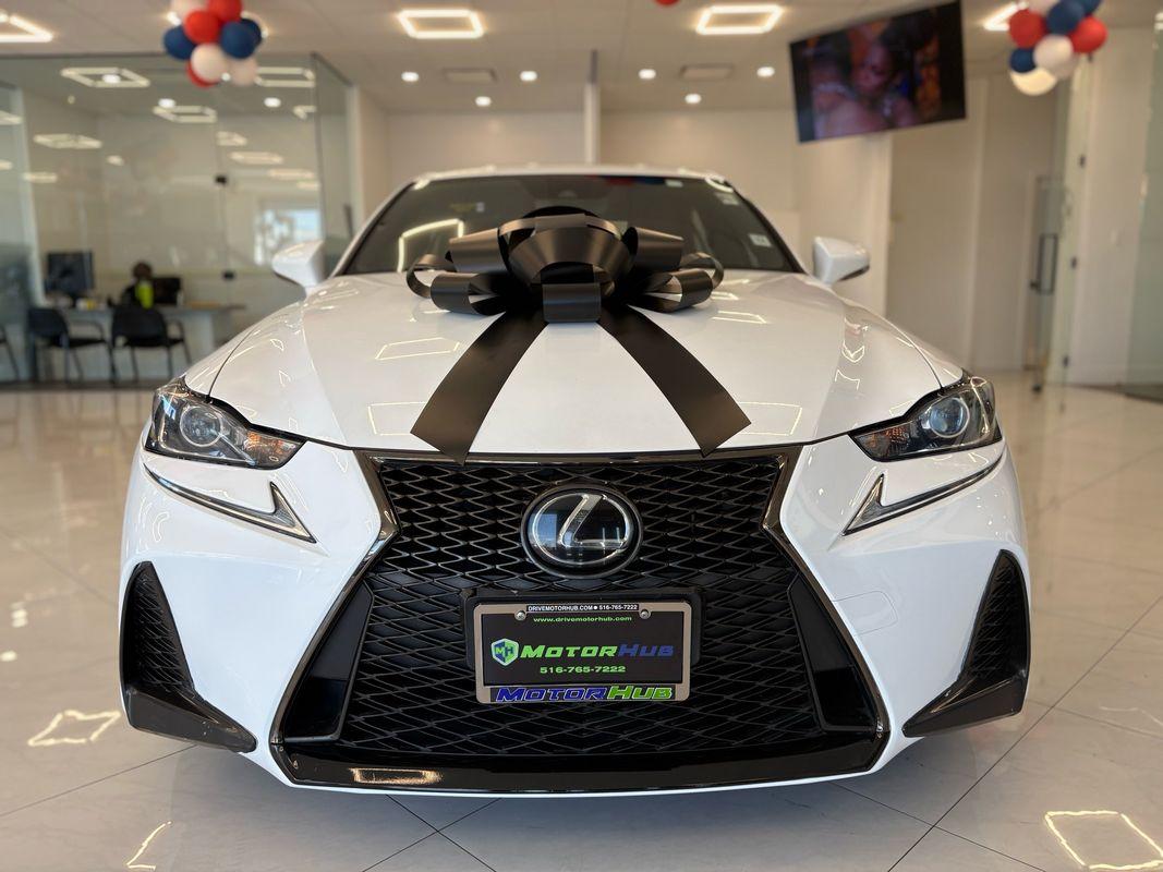 2018 Lexus IS 300 photo 2