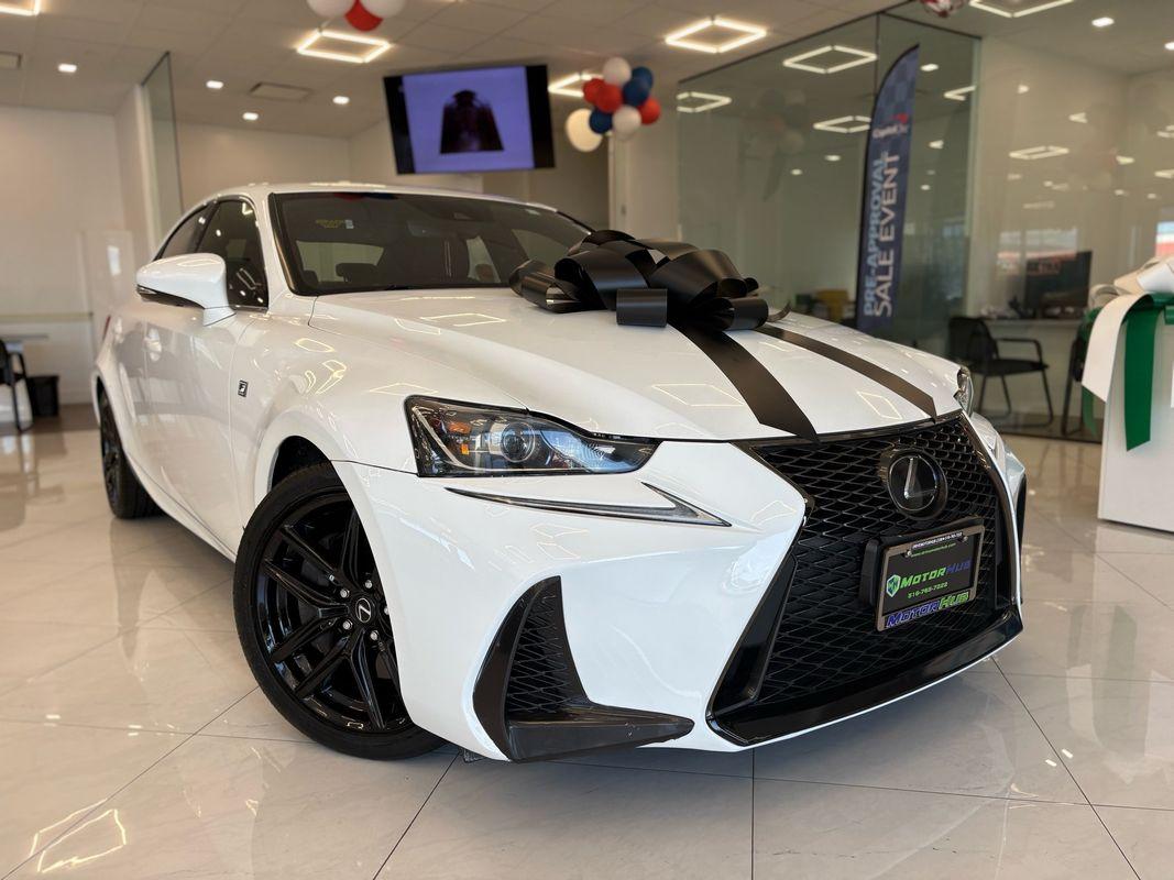 2018 Lexus IS 300 photo 3