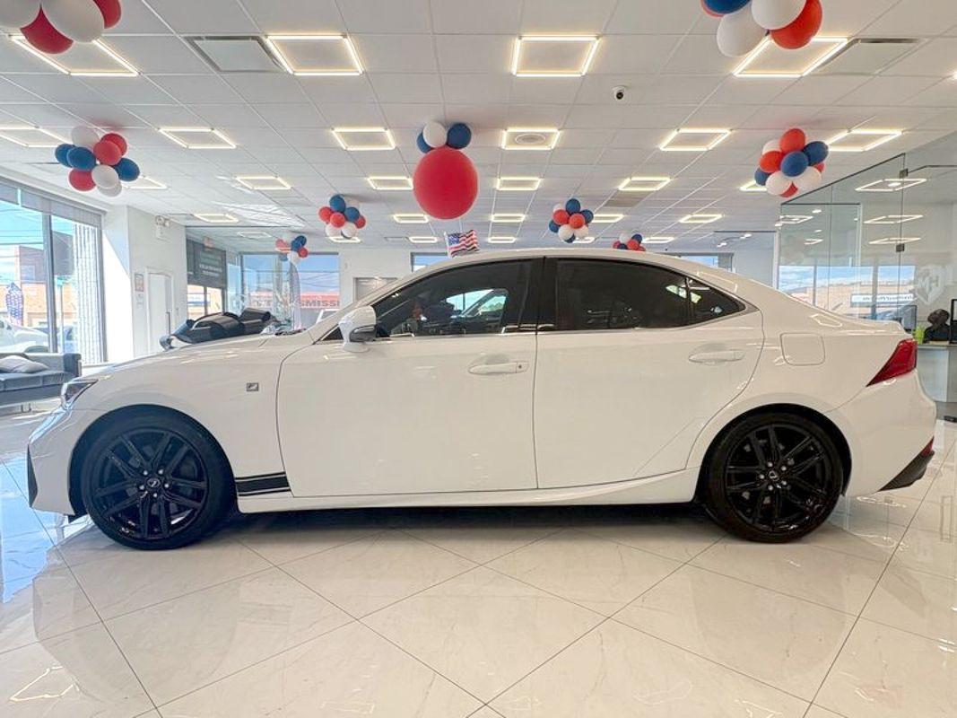 2018 Lexus IS 300 photo 4