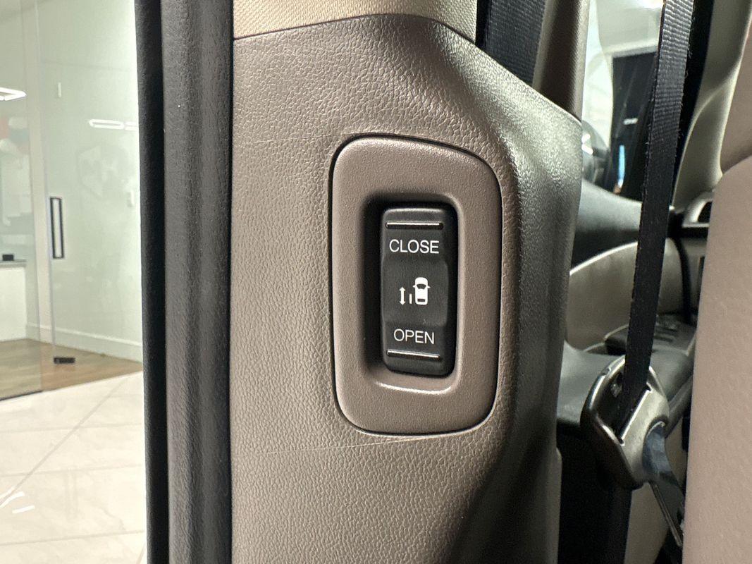 2016 Honda Odyssey EX-L photo 26