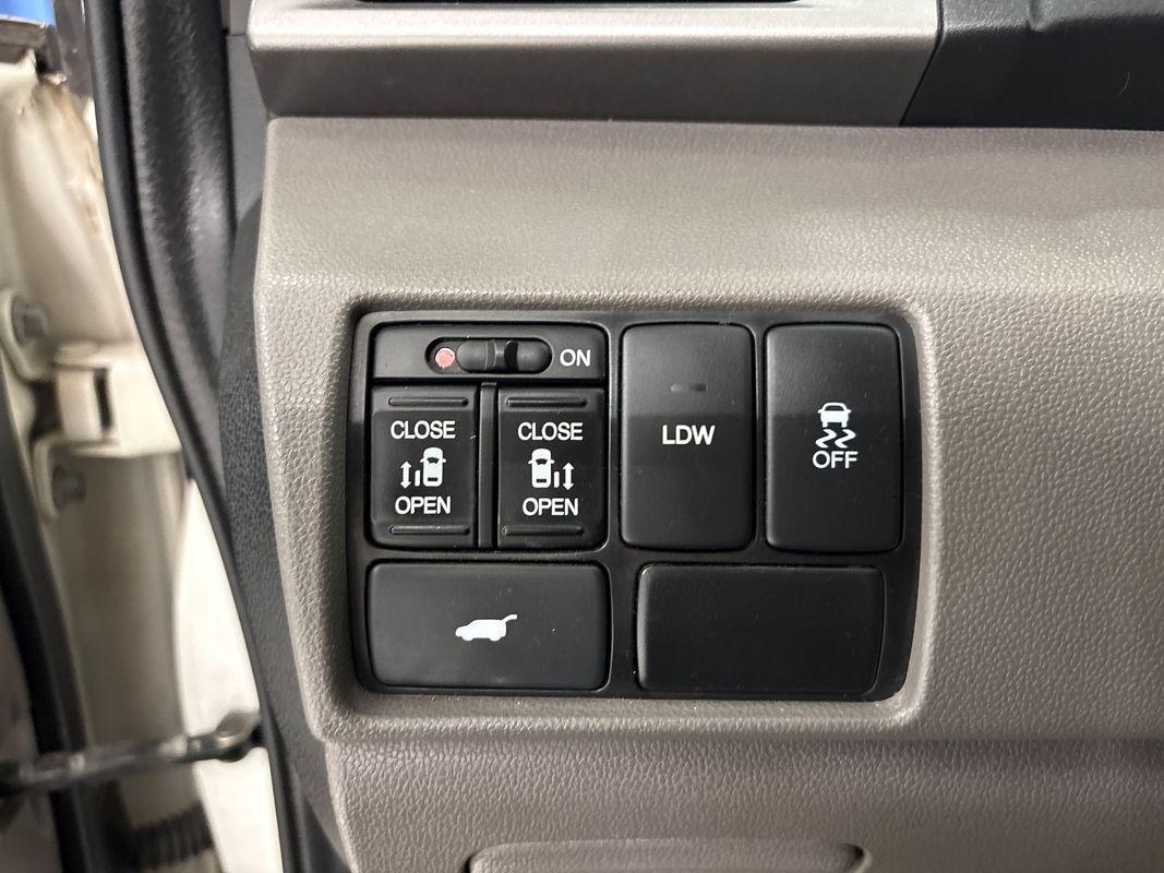 2016 Honda Odyssey EX-L photo 31