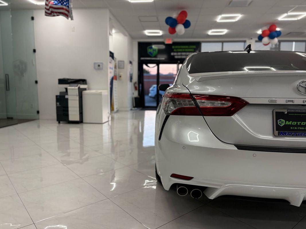 2018 Toyota Camry XSE V6 photo 13