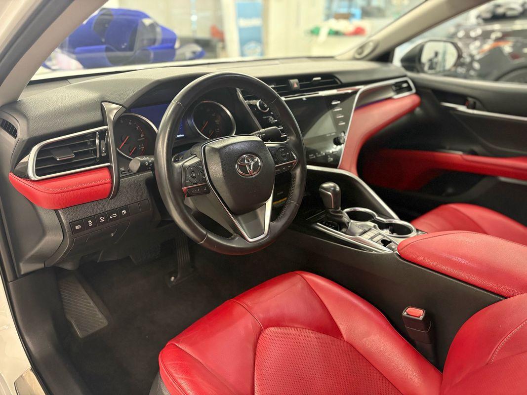 2018 Toyota Camry XSE V6 photo 16