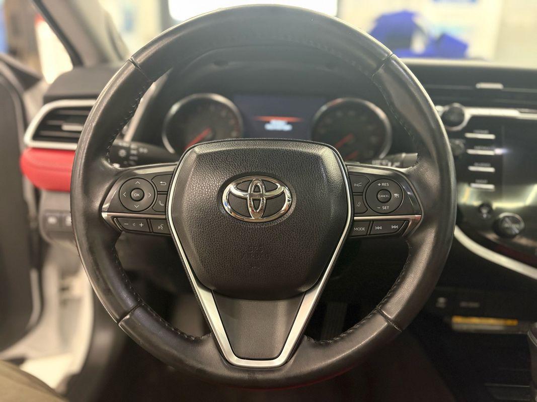 2018 Toyota Camry XSE V6 photo 17