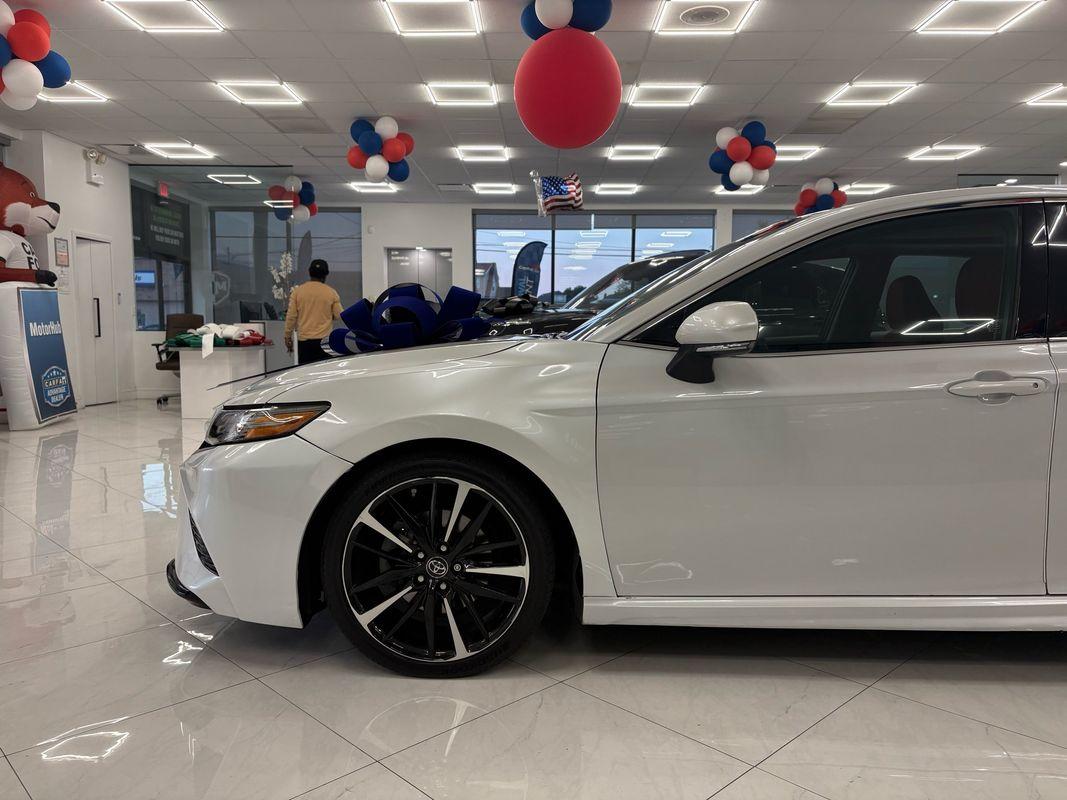 2018 Toyota Camry XSE V6 photo 6