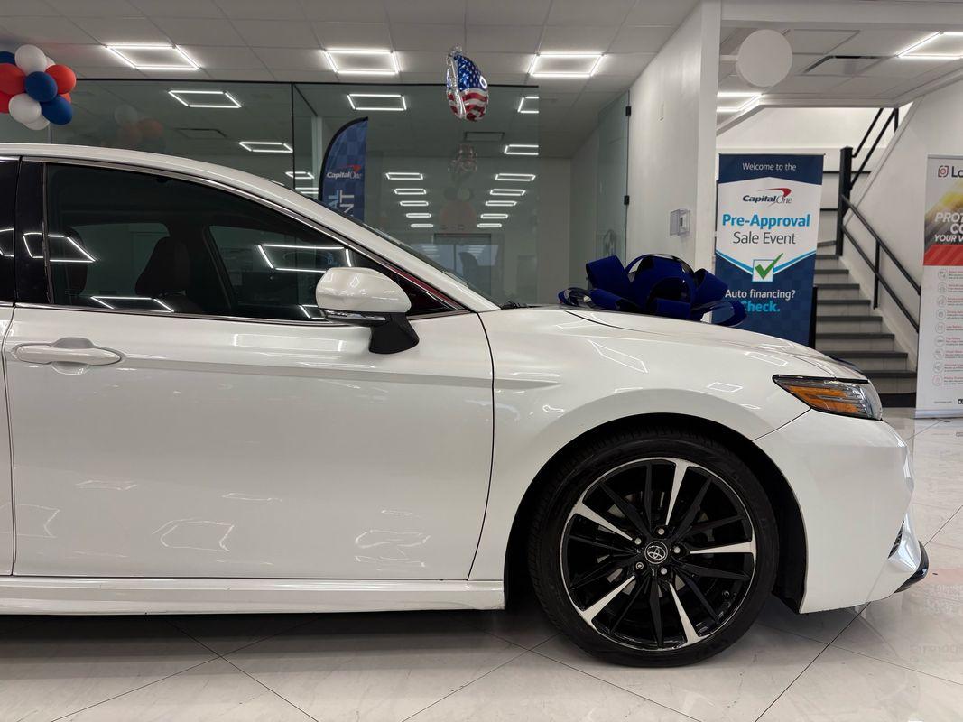 2018 Toyota Camry XSE V6 photo 9
