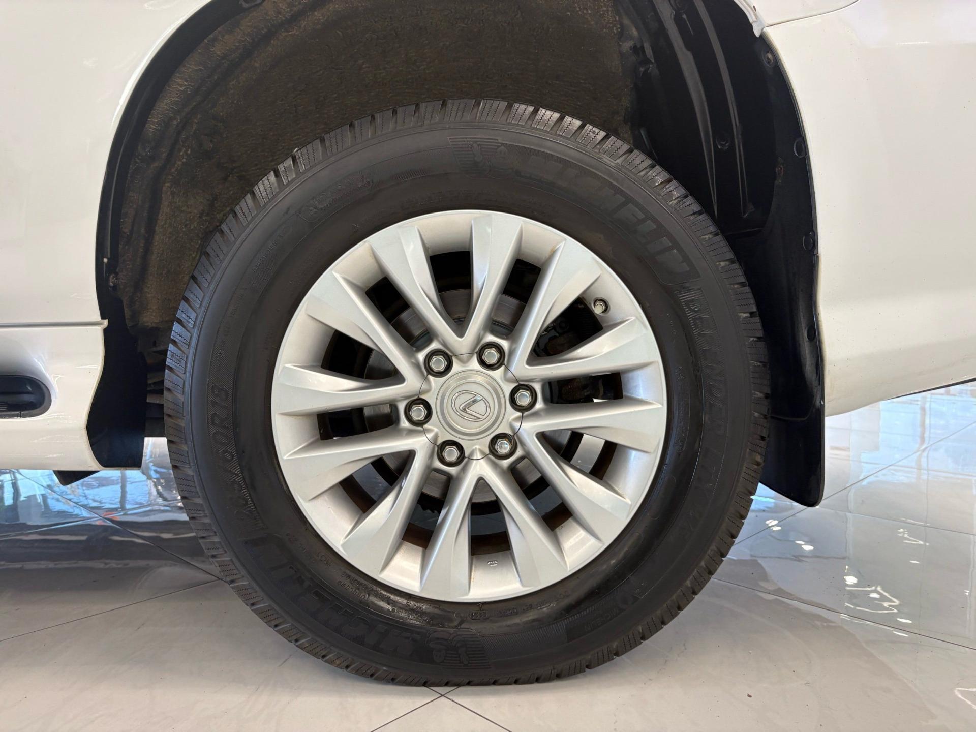 2018 Lexus GX 460 photo 32