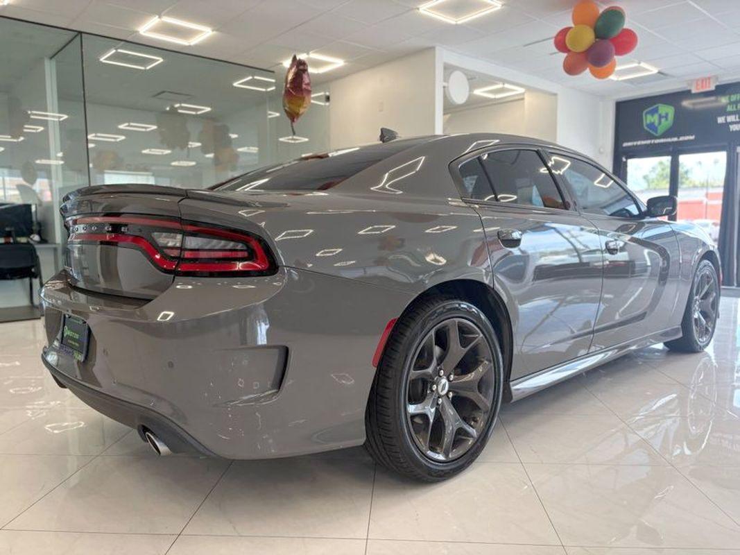 2018 Dodge Charger SXT Plus photo 11