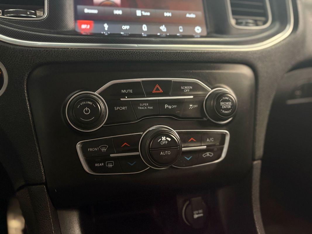 2018 Dodge Charger SXT Plus photo 25