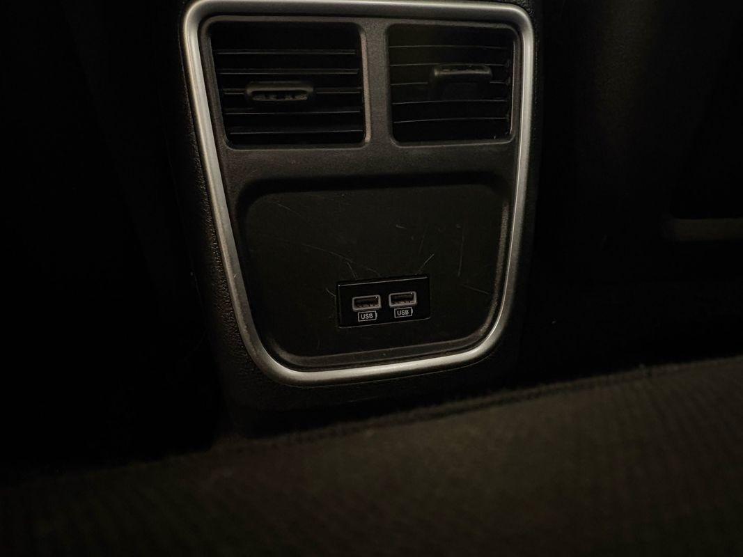 2018 Dodge Charger SXT Plus photo 27
