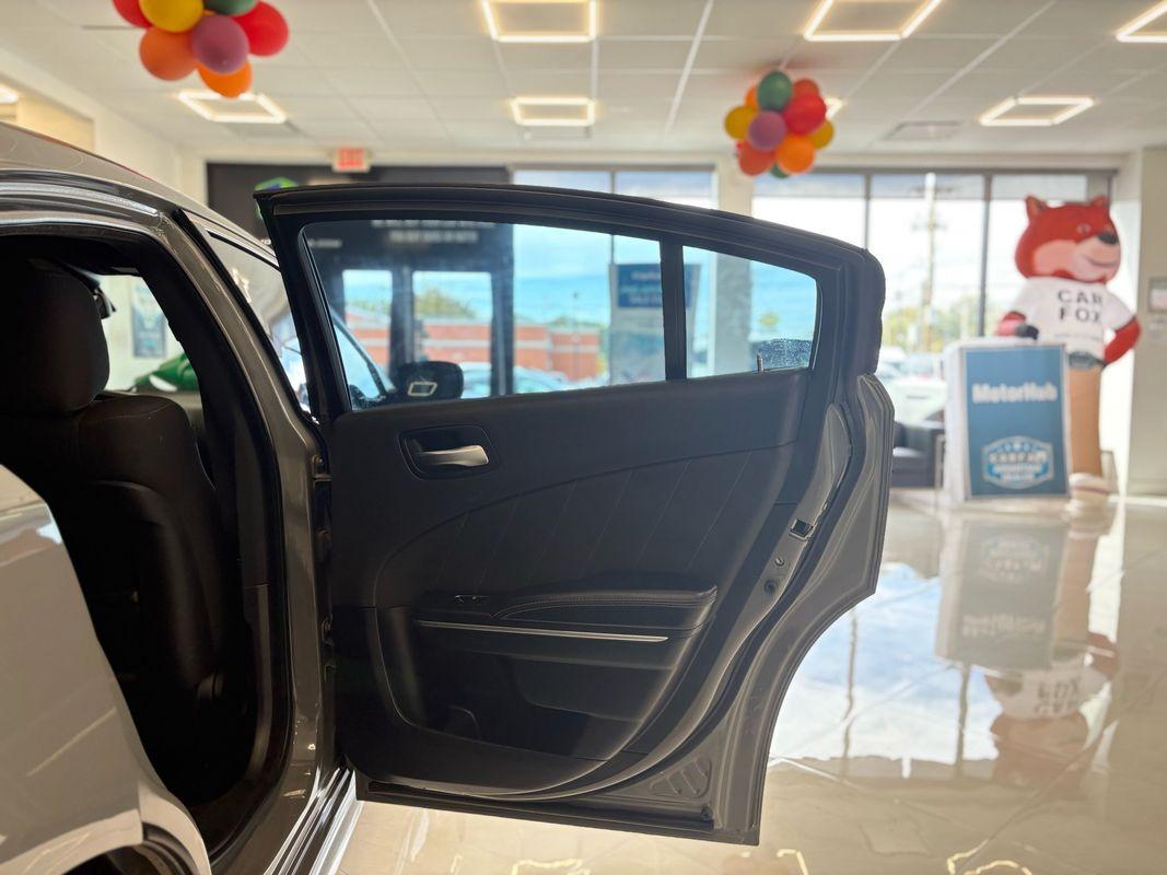 2018 Dodge Charger SXT Plus photo 31