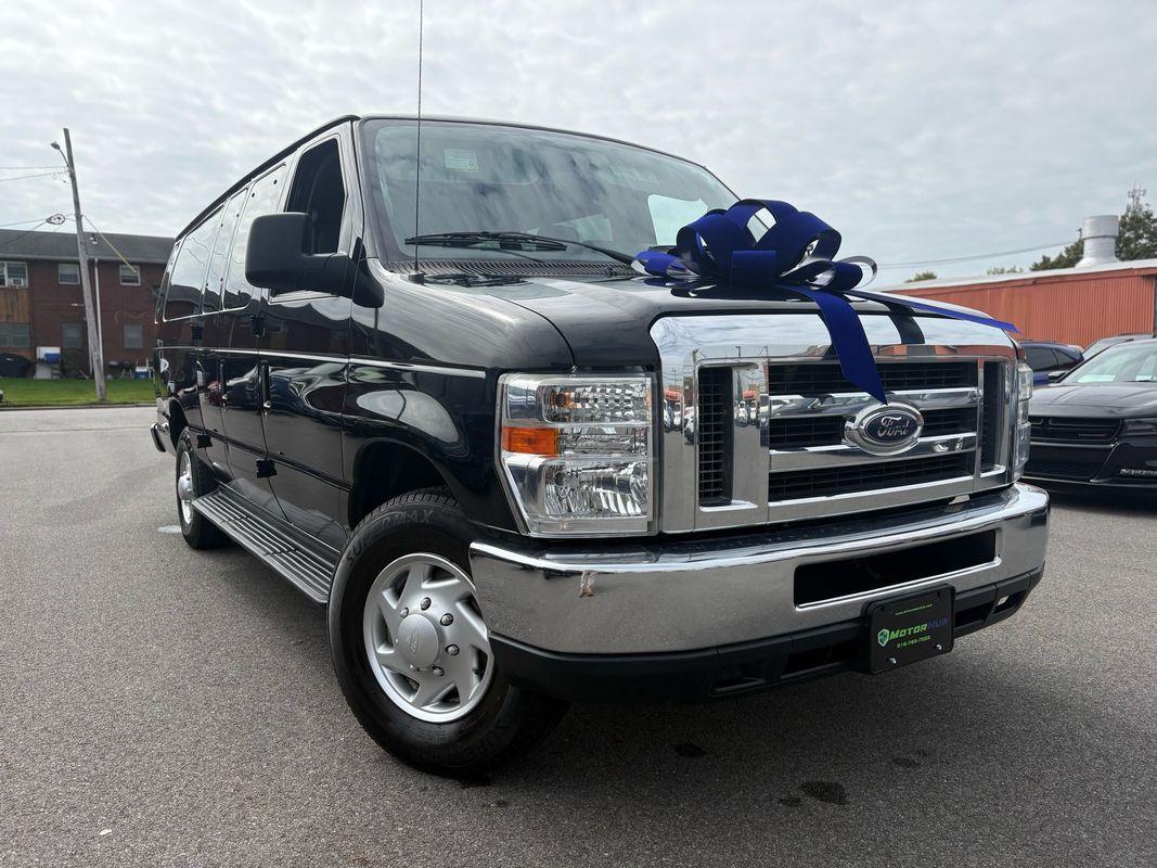 2011 Ford E-350 photo 2