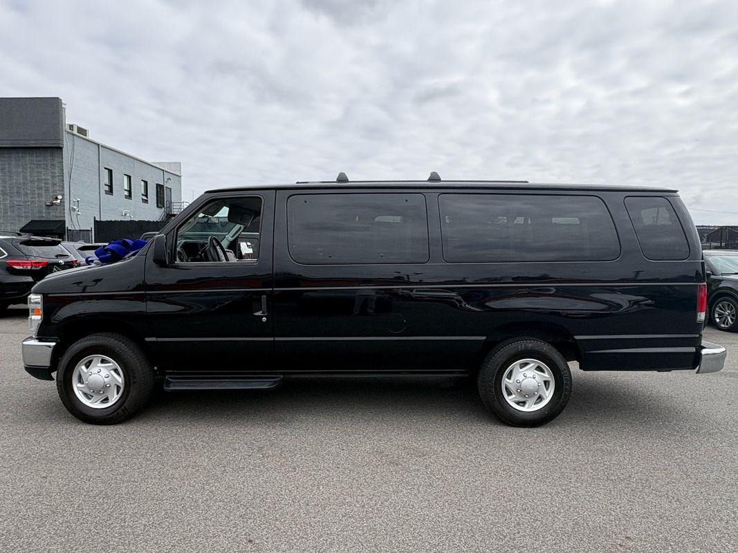 2011 Ford E-350 photo 3