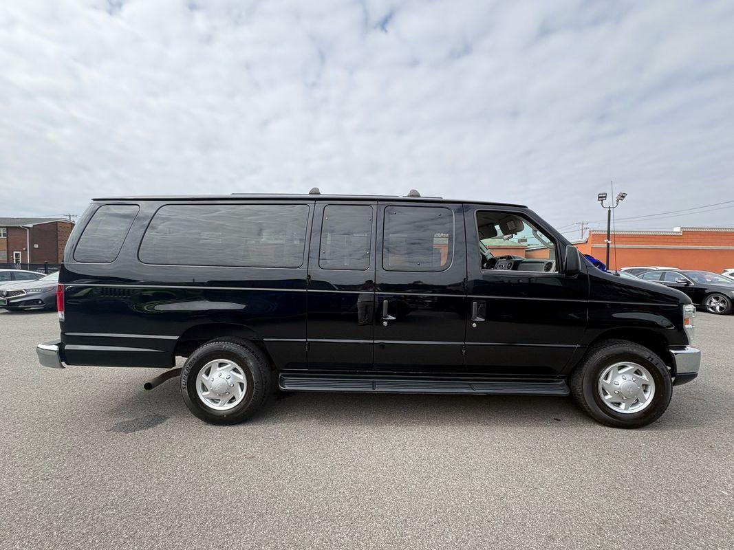 2011 Ford E-350 photo 4