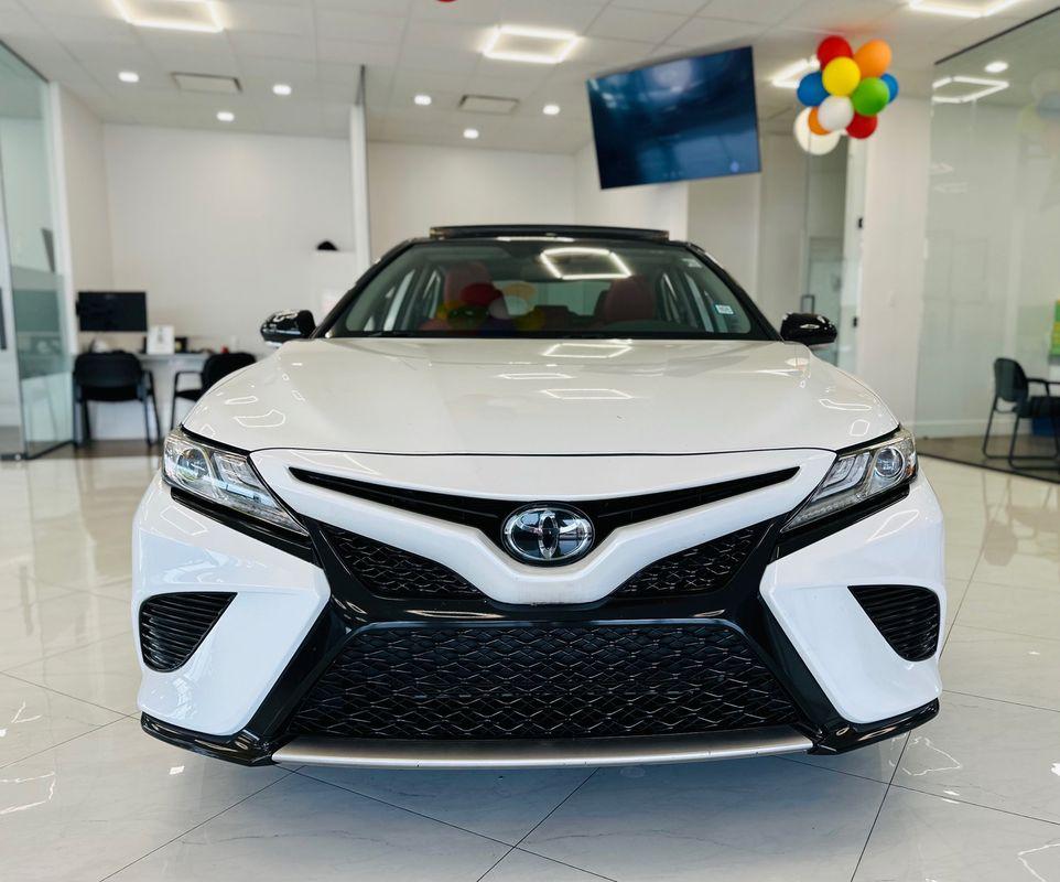 2019 Toyota Camry XSE photo 2