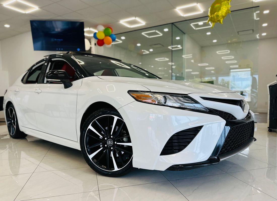 2019 Toyota Camry XSE photo 3