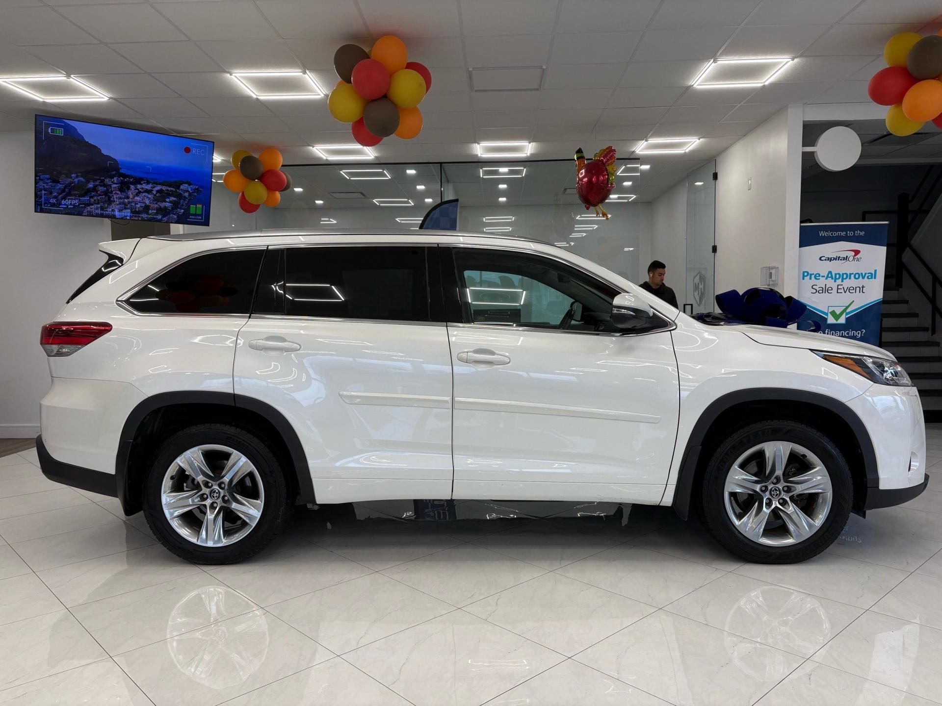 2018 Toyota Highlander Limited Platinum photo 2